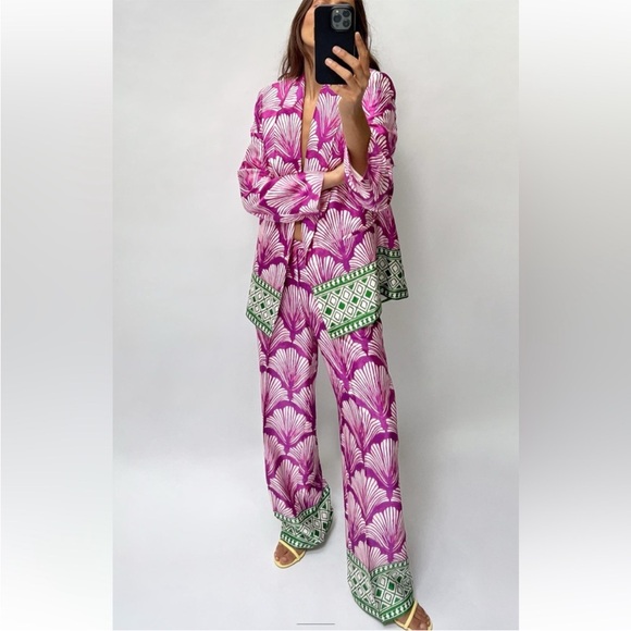 Zara Pants - NWT ZARA SATIN EFFECT PRINTED SIZE XL 
🚨FIRM PRICE